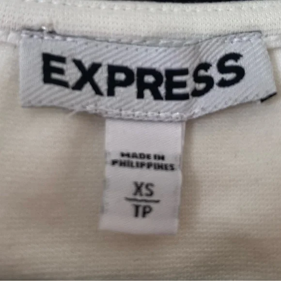 🌹 3 for $25 Express Women’s White Top With Cap Sleeves And Black Detail Size XS - Picture 2 of 3